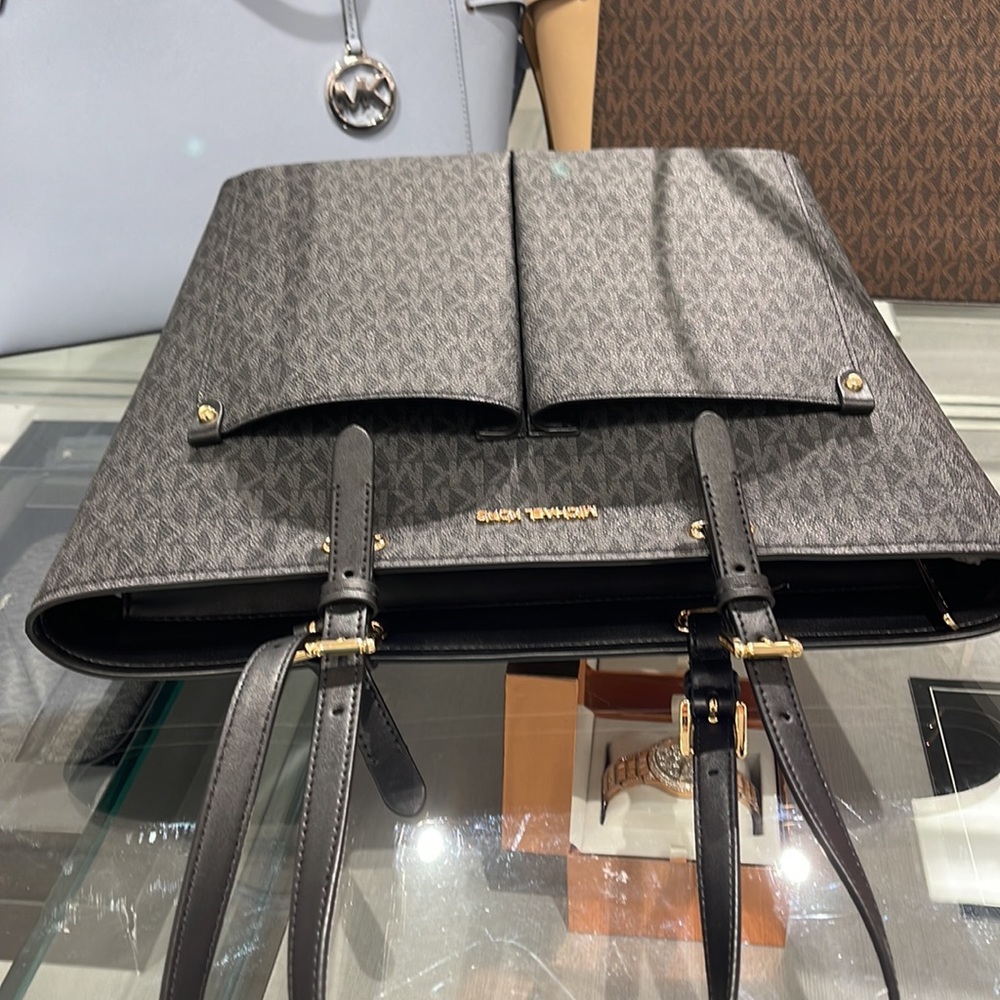 MICHAEL KORS JET SET TRAVEL MEDIUM DOUBLE POCKET TOTE
BLACK SIGNATURE
NWT - Picture 5 of 16